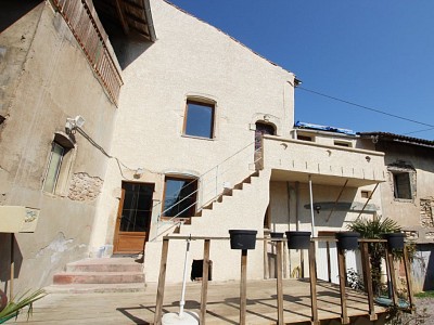 MAISON DE VILLAGE A VENDRE - TOURNUS - 131 m2 - 150000 €