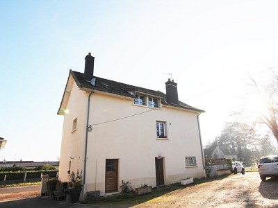 IMMEUBLE DE RAPPORT A VENDRE - ST LOUP DE VARENNES - 157 m2 - 135000 €