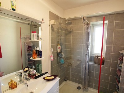 IMMEUBLE DE RAPPORT A VENDRE - ST LOUP DE VARENNES - 157 m2 - 135000 €