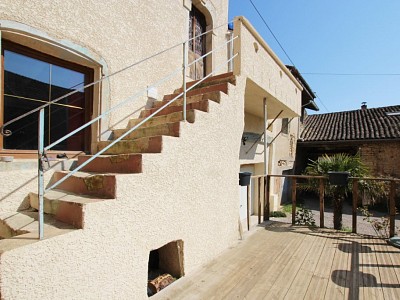 MAISON DE VILLAGE A VENDRE - TOURNUS - 131 m2 - 150000 €