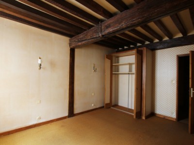 MAISON DE VILLE A VENDRE - TOURNUS - 117 m2 - 100000 €